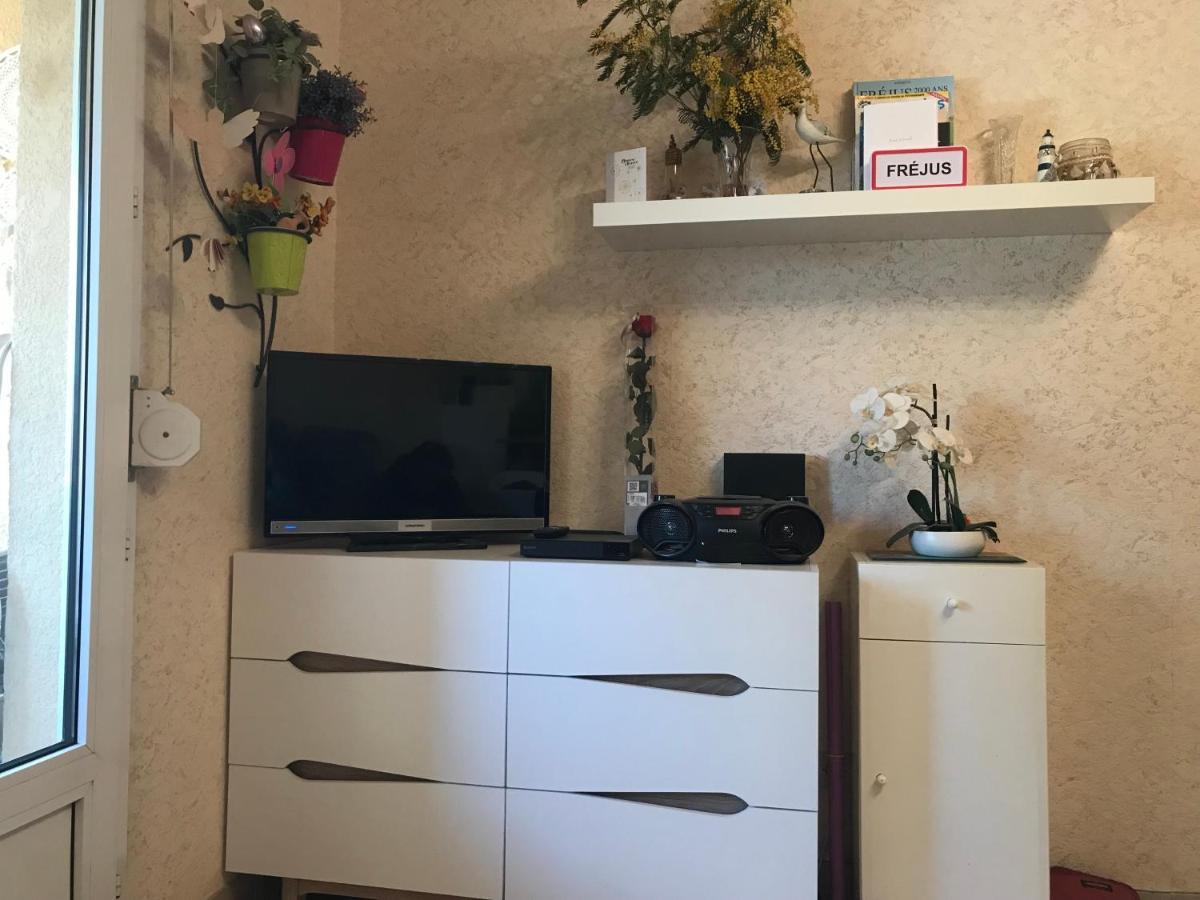 Appartement Port Frejus Avec Loggia Et Acces Plages A Pieds Eksteriør billede